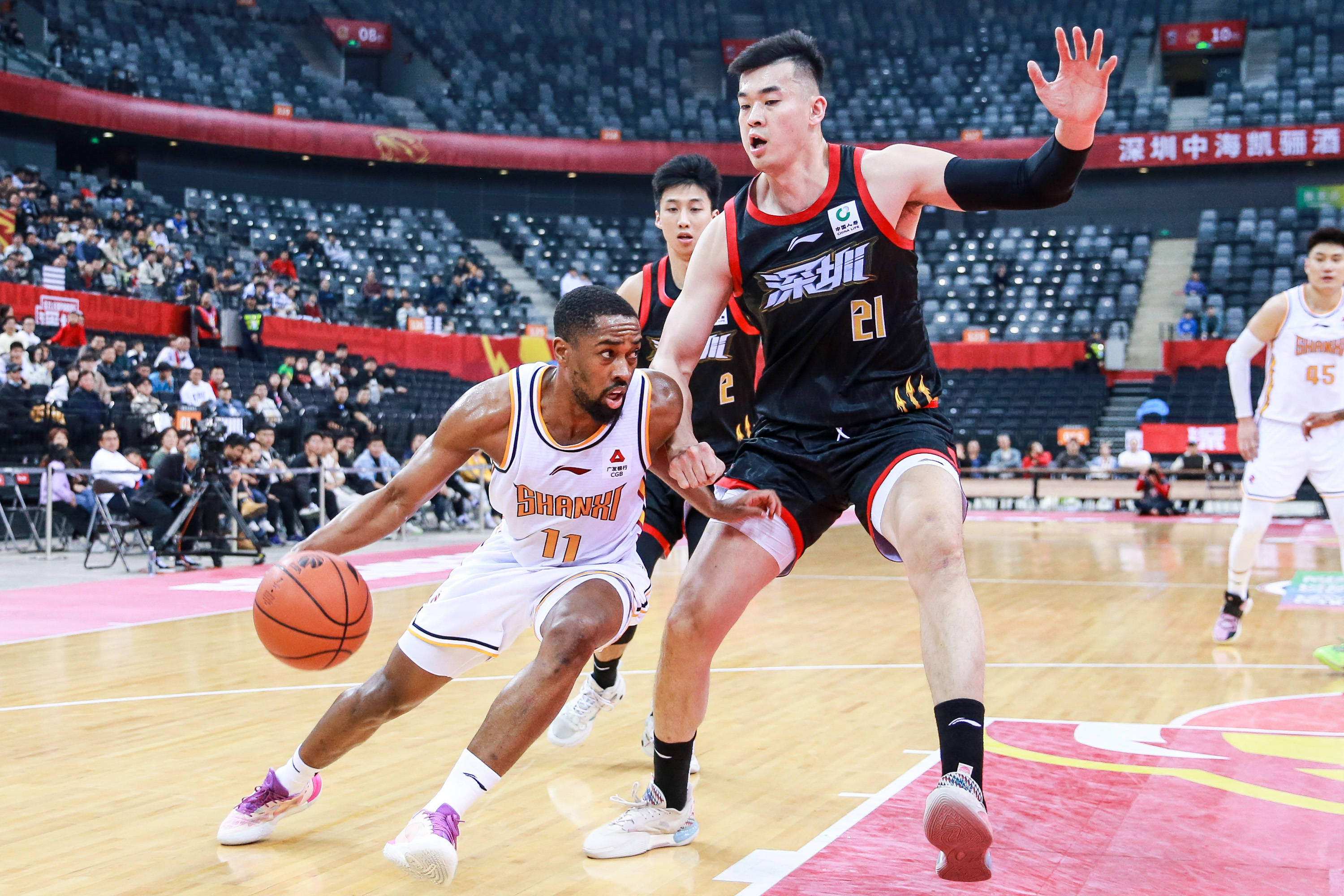 他以灵活的 他以灵活的