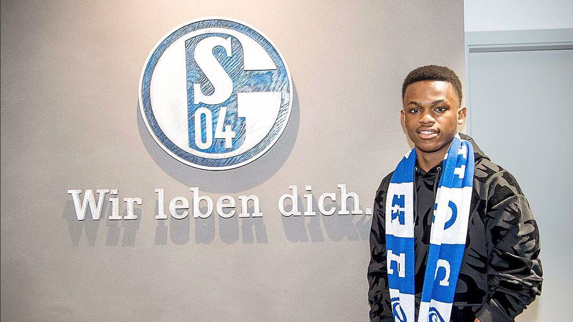 赛季初的每 赛季初的每